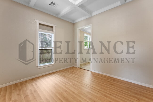 Building Photo - 1329 N Wellington Pl