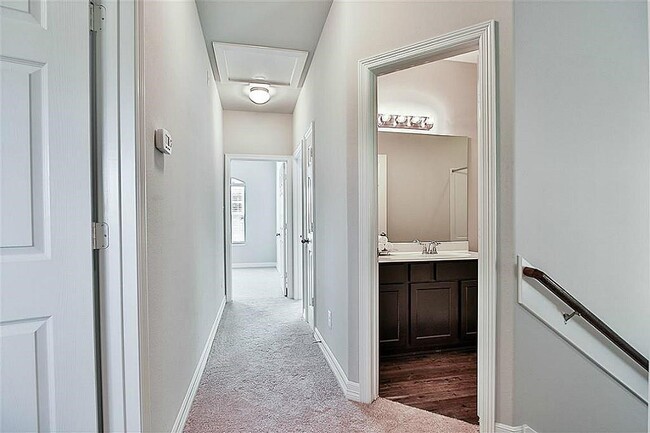 Building Photo - 40 Woodland Hills Dr