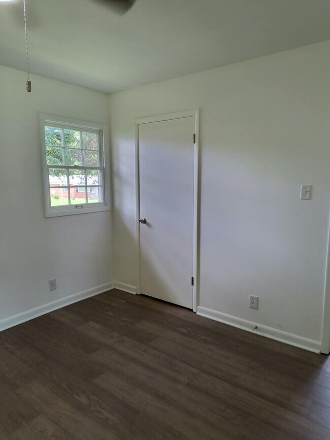 Building Photo - Fully Renovated 3 Bedroom, 2 Bath Home