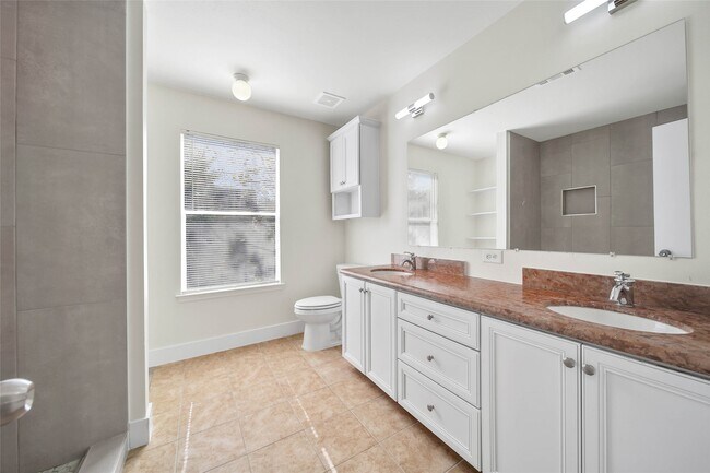 Building Photo - 5303 Bay Pines Dr