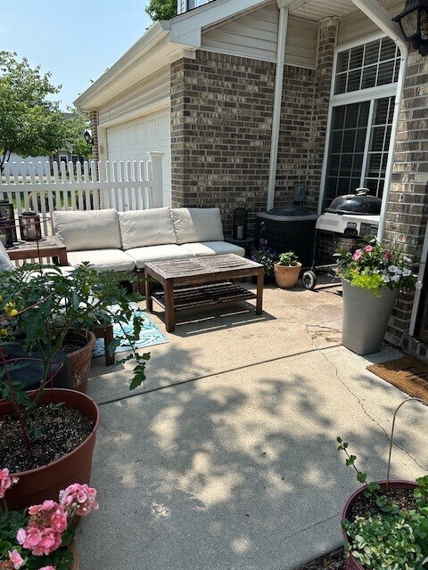 Building Photo - 8392 Enclave Blvd