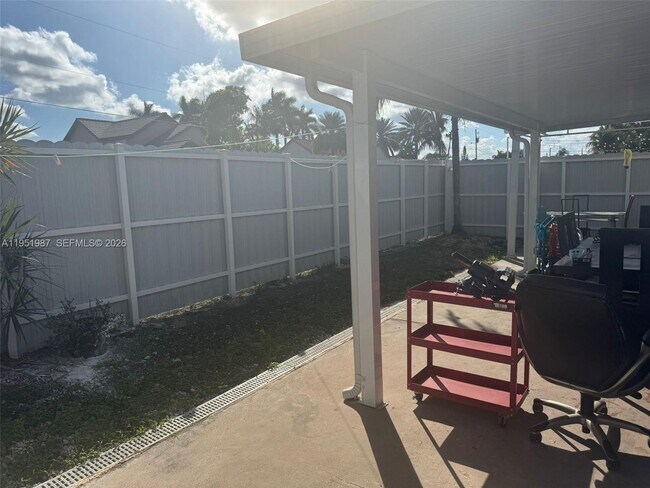 Building Photo - 1750 SW 137th Ct