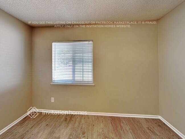 Building Photo - 5405 N Acacia Ave