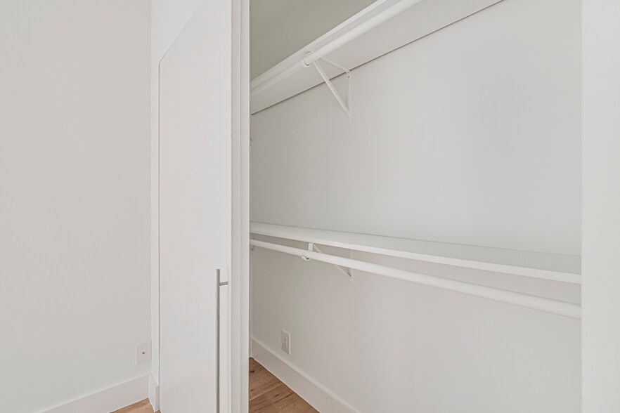 Building Photo - 939 Palm Ave