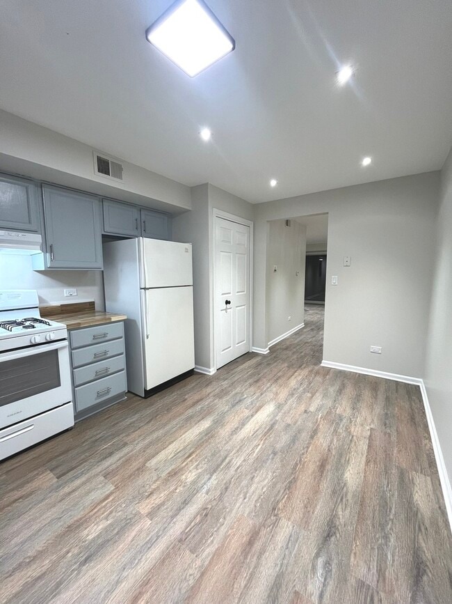 Building Photo - 7875 N Caldwell Ave