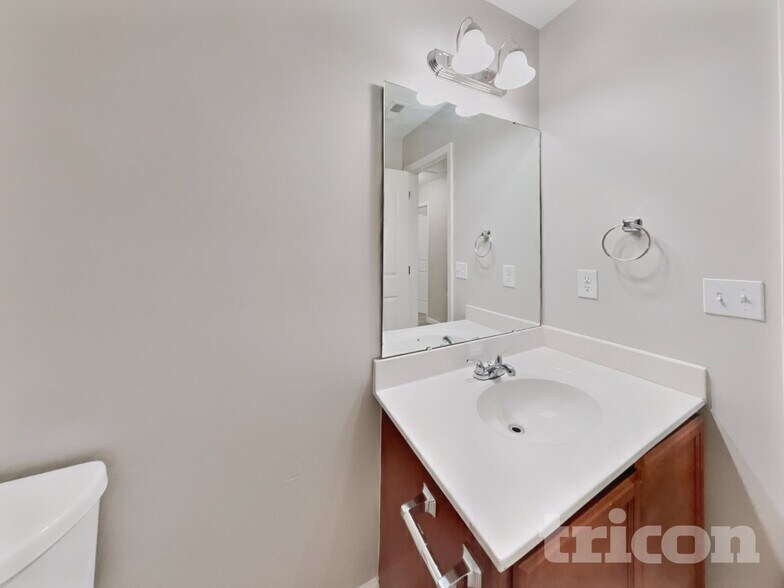 Building Photo - 312 Sequoia Dr