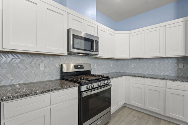 Building Photo - 4-Bed, 3.5-Bath Home in 79928