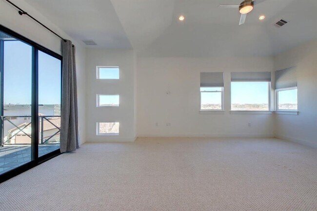 Building Photo - 6133 Seville Dr