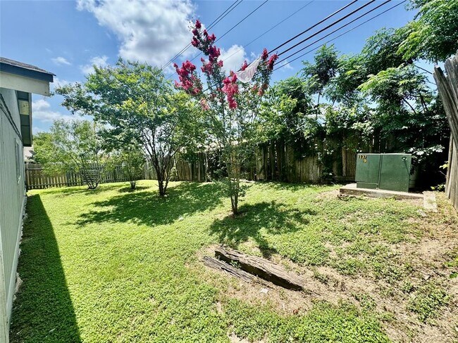 Building Photo - 5105 Purple Sage Dr