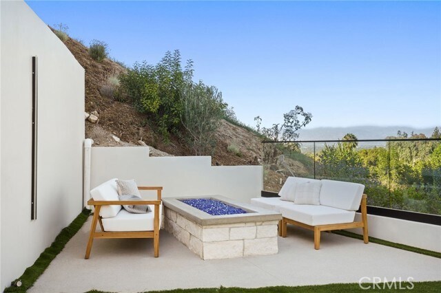 Building Photo - 4551 Alonzo Ave