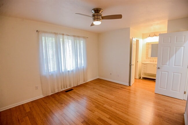 Building Photo - 108 E 3rd Ave