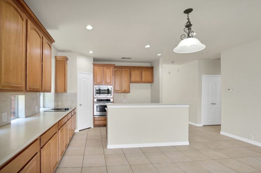 Building Photo - 11036 Coralberry Dr