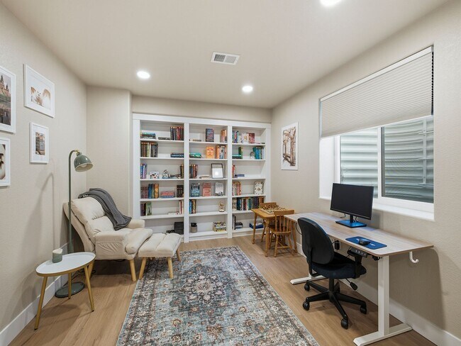 Building Photo - 5029 Long Dr
