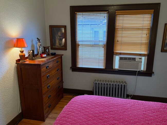 Building Photo - LOCATION LOCATION! This stunning remodeled bungalow has 4-beds and 2-baths w/ an office and is lo...