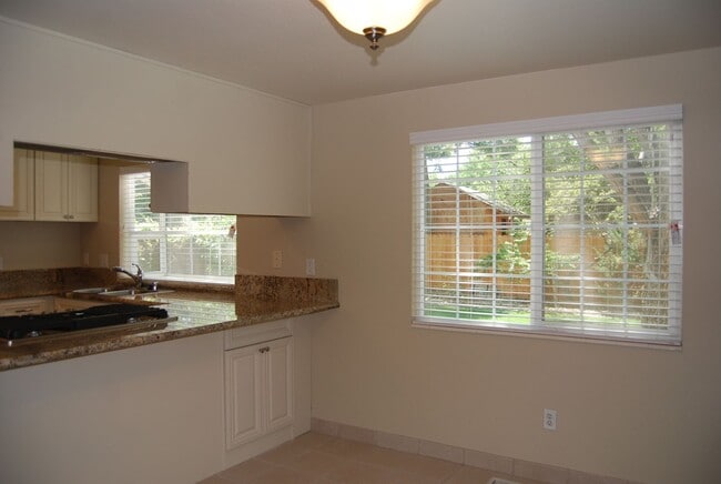 Building Photo - 4 Bedroom Home in Southwest Reno!