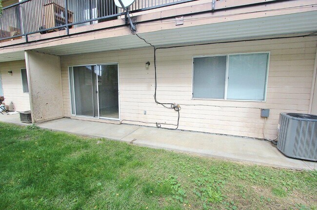 Building Photo - 639 N Moffatt Ave
