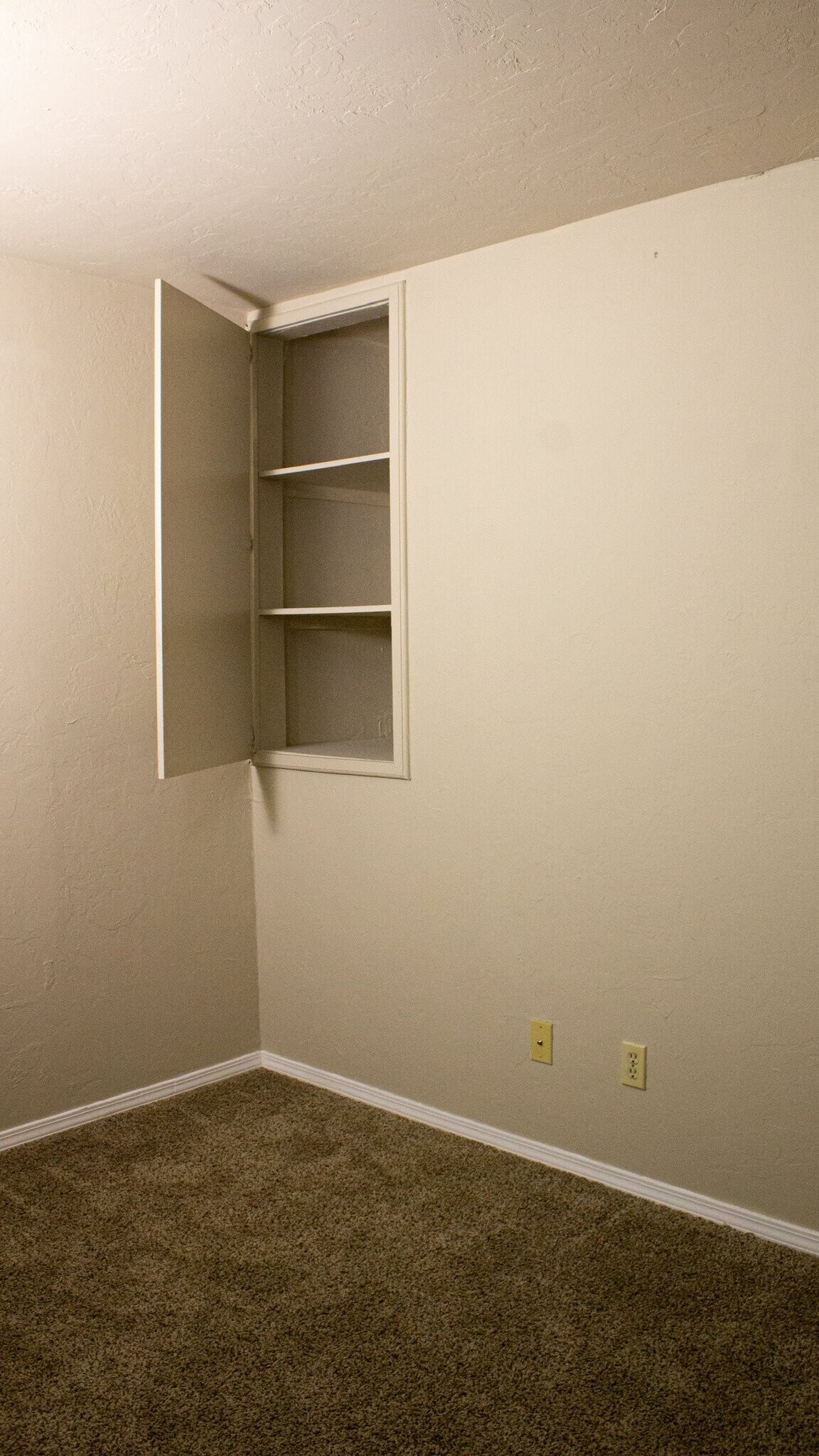 Building Photo - 1329 Eastgate Dr