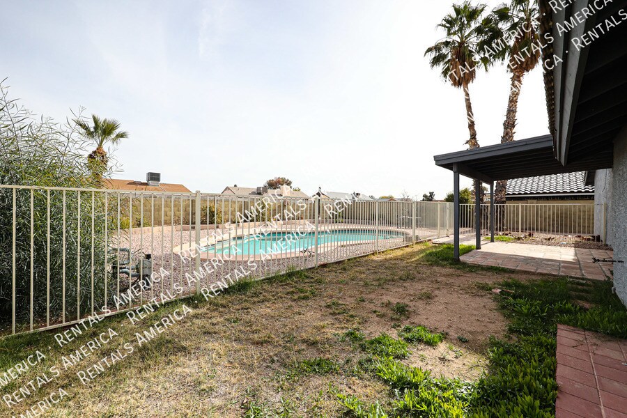 Building Photo - 18433 N 56th Dr