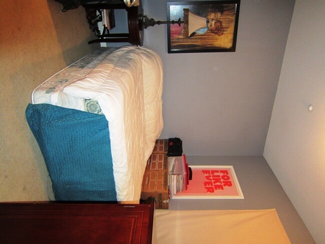 Building Photo - ESCALA - Luxury 2 / 2.5 Townhouse + 2 Car Garage in Gated Escala Community