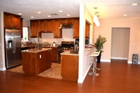 Building Photo - 2318 E Flower St