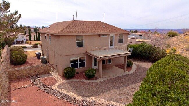 Building Photo - 1013 Via De La Paz Dr