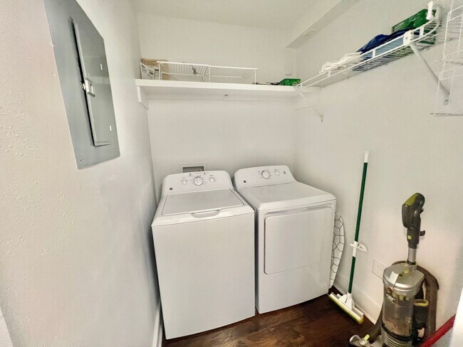 Building Photo - Charming Home In the Garden District- Ideal Location