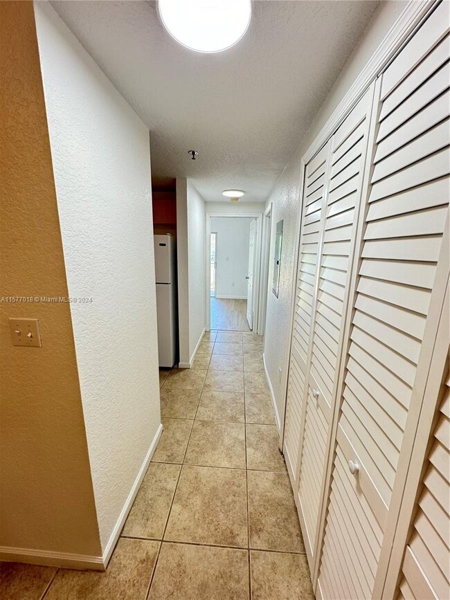 Building Photo - Riverside Drive, Coral Springs, FL 33065 -...