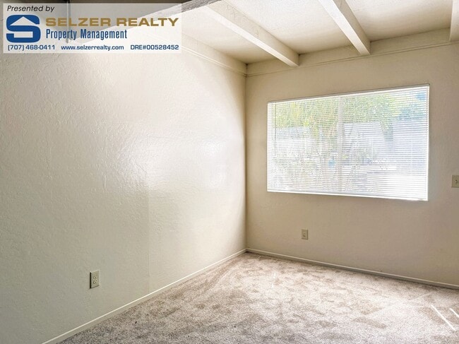 Building Photo - 385 El Rio Ct