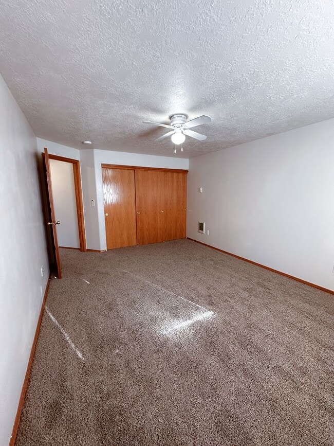 Building Photo - Ridgetop Duplex