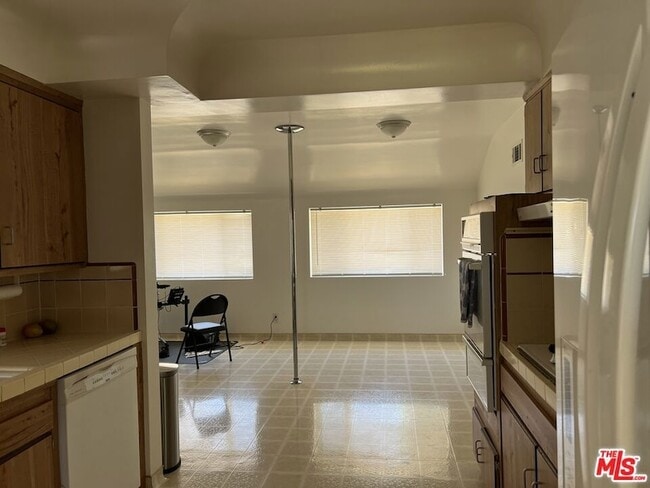 Building Photo - 5604 Chariton Ave