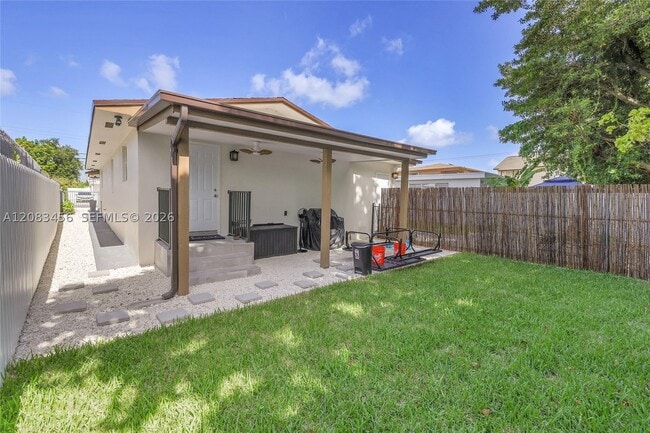 Building Photo - 3520 SW 88th Ct