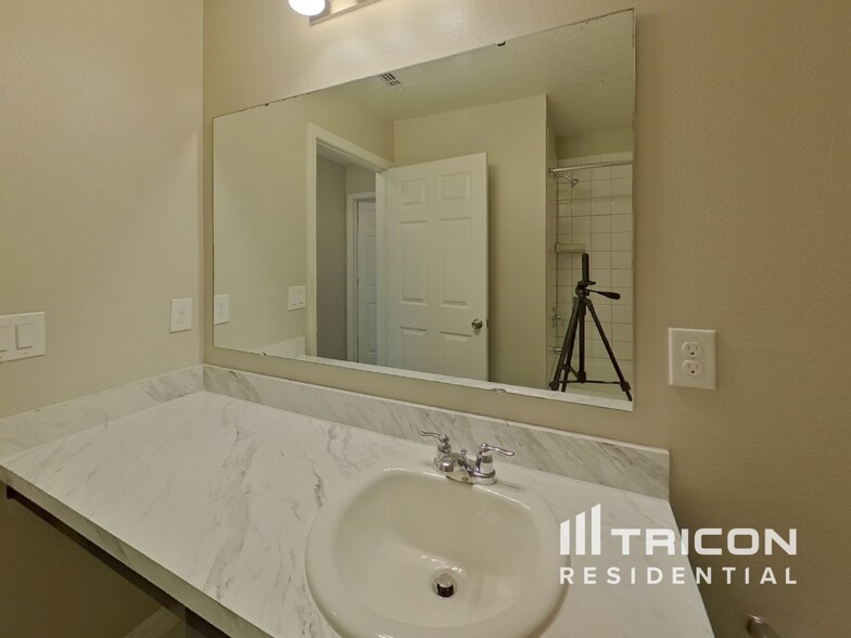 Building Photo - 3252 Eagle Hammock Cir