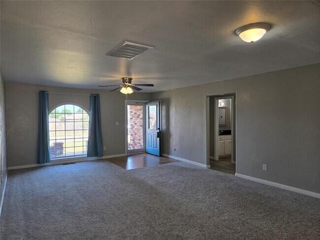 Building Photo - 4825 Eric Dr