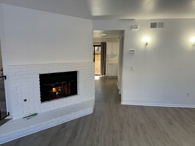 Building Photo - UPDATED 3BR/1.5BA CONDO in ALPINE availabl...