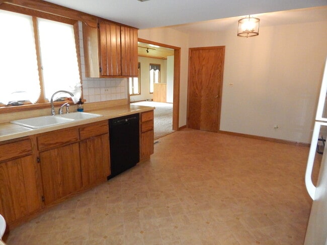 Building Photo - 1608 Martha Dr