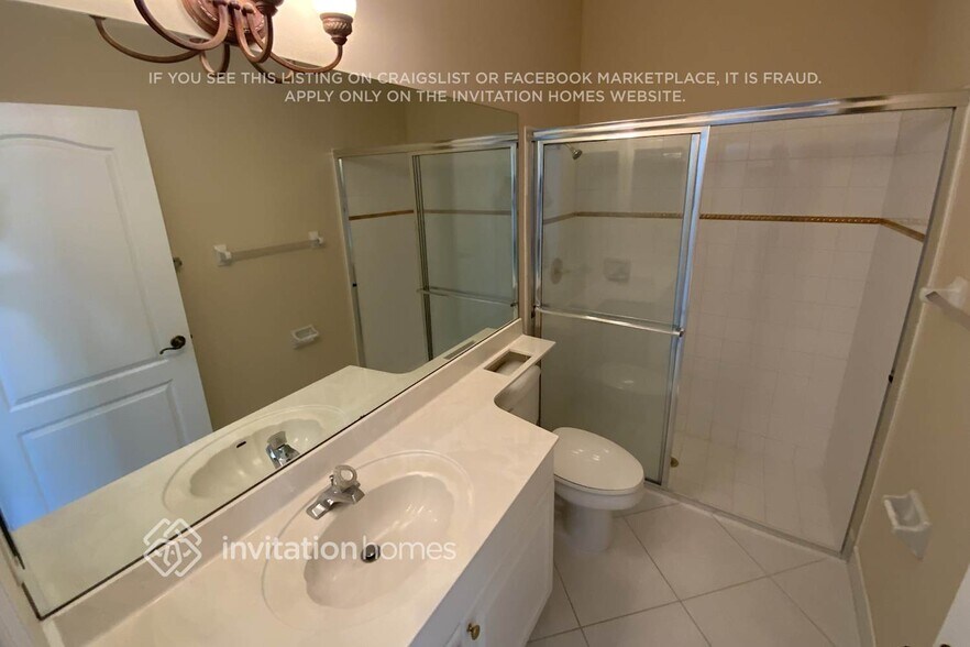 Building Photo - 4945 Pine Tree Dr
