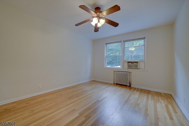 Building Photo - 349 Bloomfield Ave