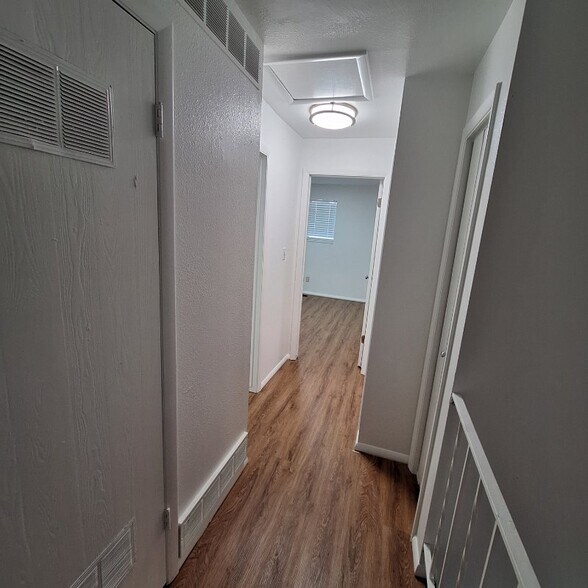 Building Photo - 1073 N 185 W