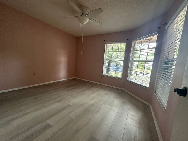 Building Photo - Spacious Lakeland Home | Move-In Ready | Prime Location