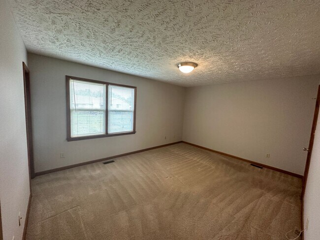 Building Photo - 8516 Amish Dr