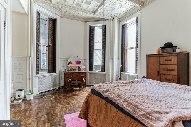 Building Photo - 2019 Locust St