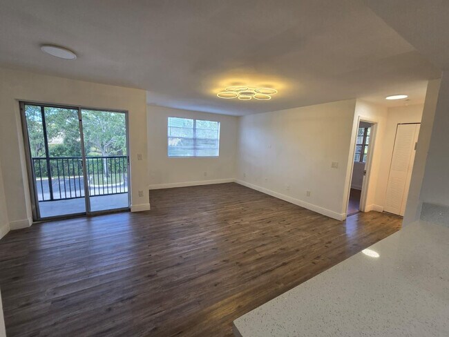 Building Photo - 1241 SW 46th Ave