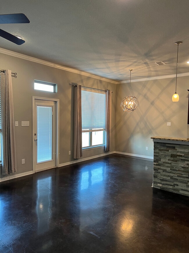 Building Photo - 8119 Redbrush