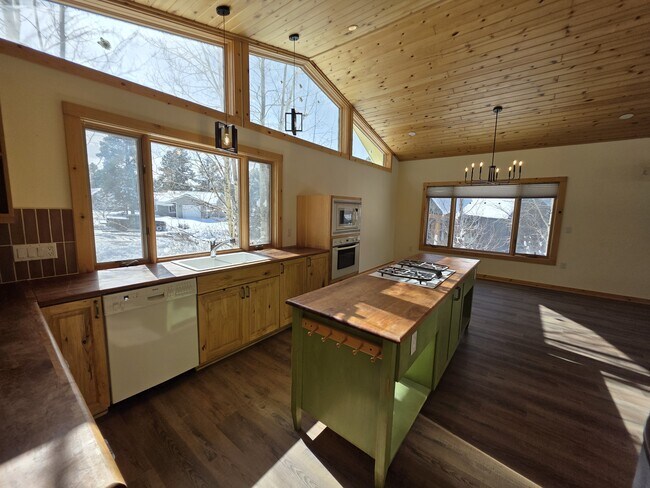 Building Photo - 65 Bunker Ct