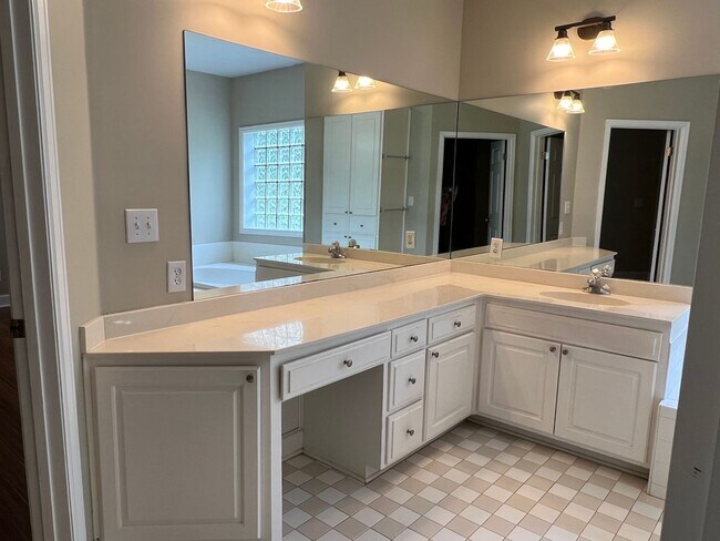 Building Photo - Home for rent in Arrowhead