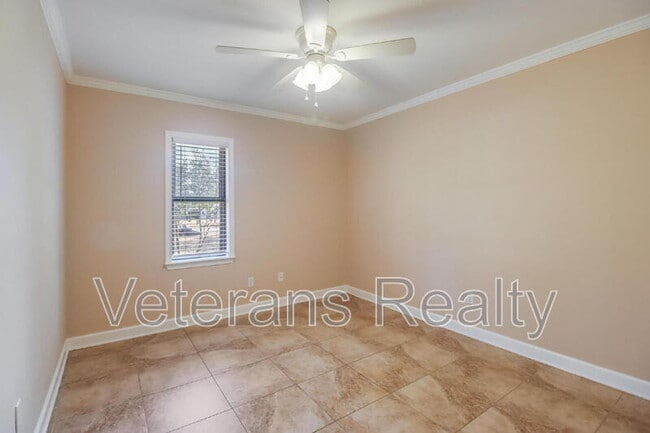 Building Photo - 2135 Baywood Dr