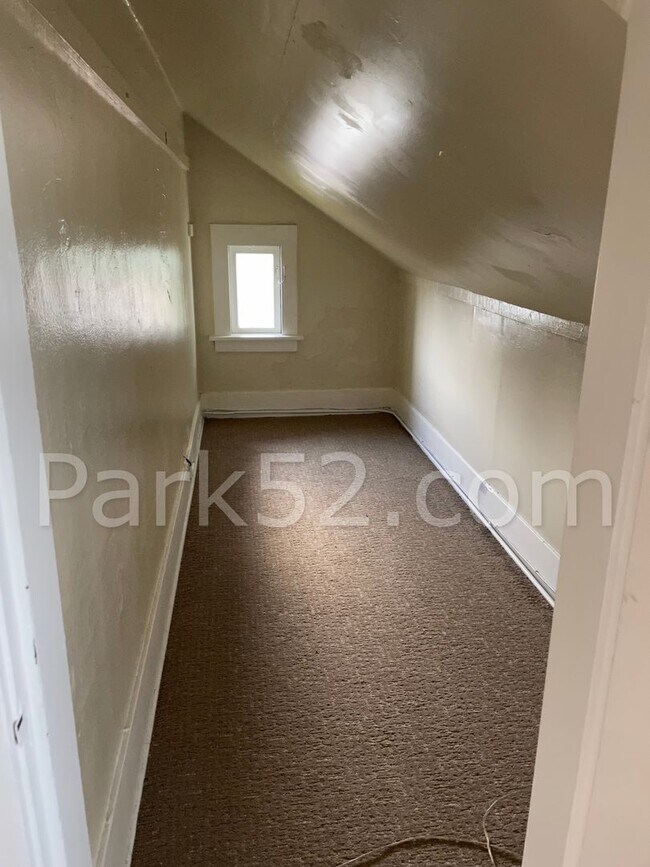 Building Photo - 2 Bedroom Tacoma Duplex