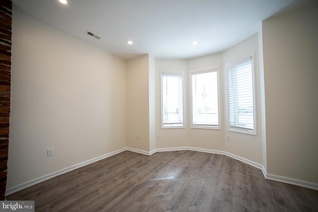 Building Photo - 2049 Snyder Ave