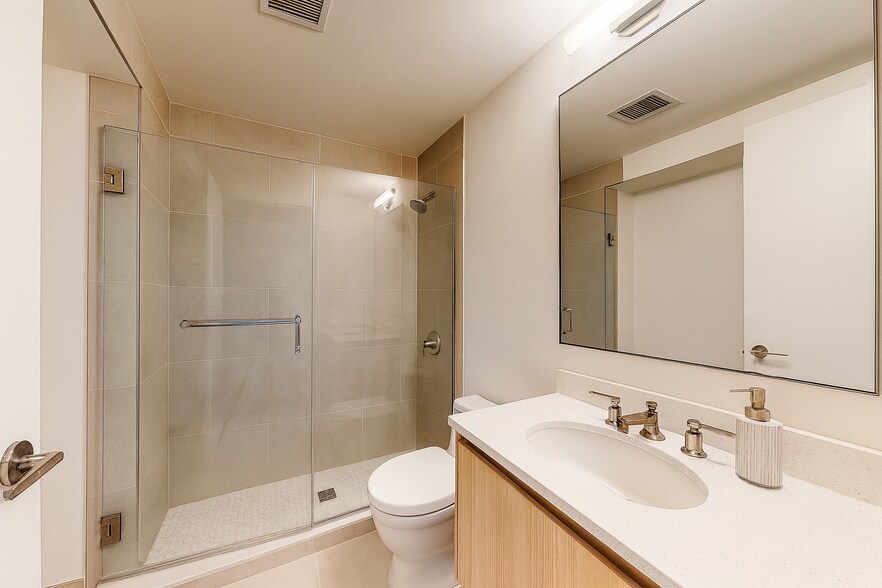 Building Photo - 32 W 87th St
