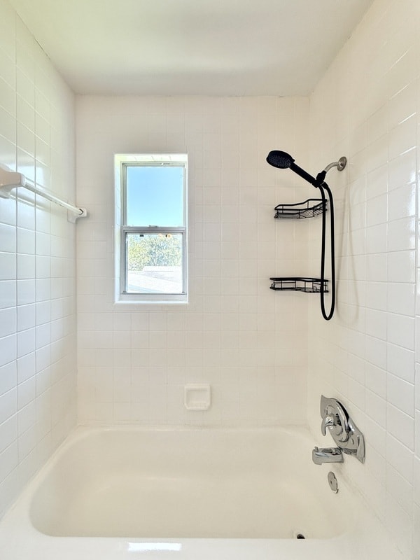 Building Photo - 1045 11th Ave NW